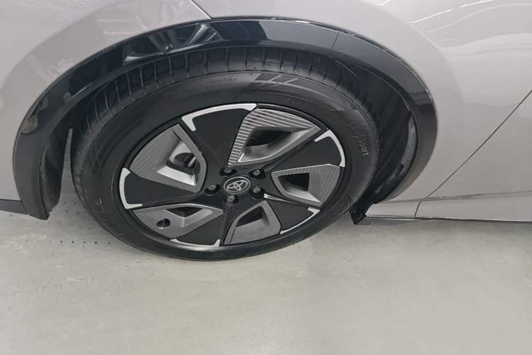 Used Toyota bZ3 2023 517 km Elite PRO Left Front Wheel Hub