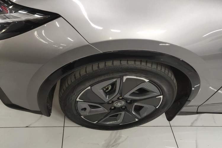 Used Toyota bZ3 2023 517 km Elite PRO Left Front Wheel Hub