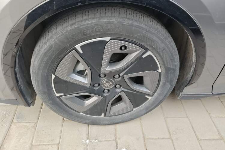 Used Toyota bZ3 2023 616 km Long-Range PRO Left Front Wheel Hub