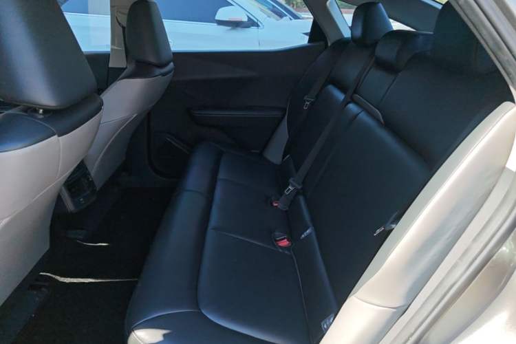 Used Toyota bZ3 2023 616 km Long-Range PRO Left Rear Seat
