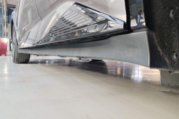 Used Toyota bZ3 2023 616 km Long-Range PRO Left Side Sill