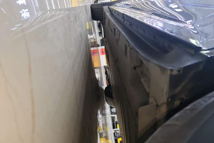 Used Toyota bZ3 2023 616 km Long-Range PRO Left Side Sill