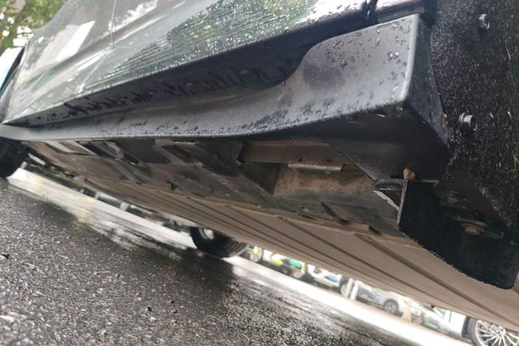 Used Toyota bZ3 2023 616 km Long-Range PRO Left Side Sill