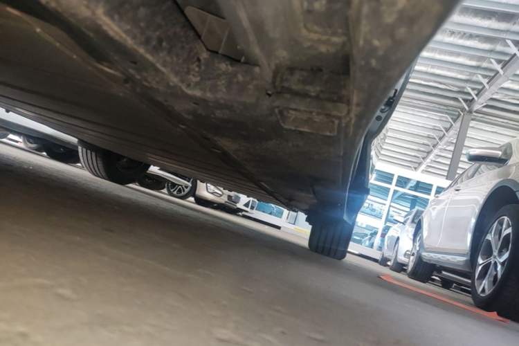 Used Toyota bZ3 2023 616 km Long-Range PRO Left Side Sill