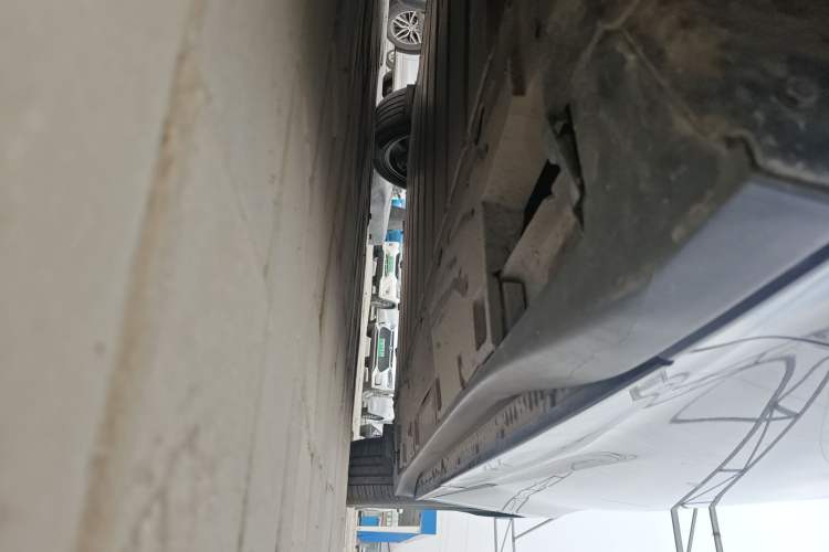 Used Toyota bZ3 2023 616 km Long-Range PRO Left Side Sill