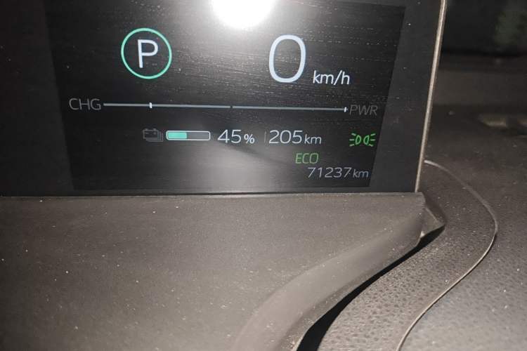 Used Toyota bZ3 2023 616 km Long-Range PRO Odometer Close Up
