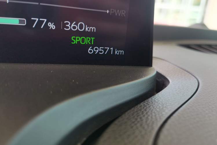 Used Toyota bZ3 2023 517 km Elite PRO Odometer Close Up