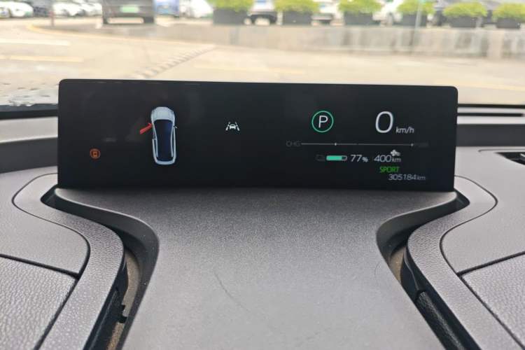 Used Toyota bZ3 2023 517 km Elite PRO Odometer Close Up