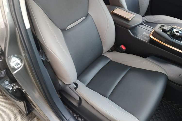 Used Toyota bZ3 2023 616 km Long-Range PRO Right Front Seat