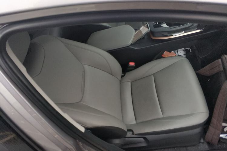 Used Toyota bZ3 2023 517 km Elite PRO Right Front Seat