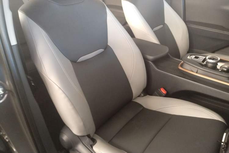 Used Toyota bZ3 2023 616 km Long-Range PRO Right Front Seat