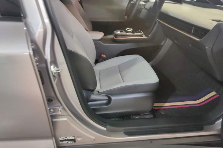 Used Toyota bZ3 2023 517 km Elite PRO Right Front Seat