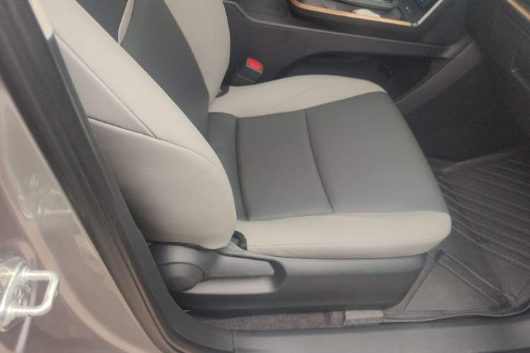 Used Toyota bZ3 2023 517 km Elite PRO Right Front Seat