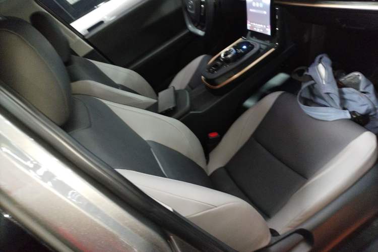 Used Toyota bZ3 2023 616 km Long-Range PRO Right Front Seat