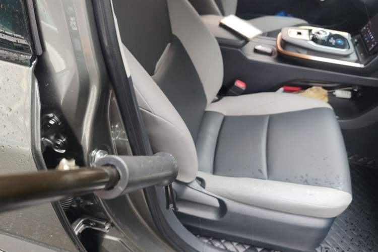 Used Toyota bZ3 2023 616 km Long-Range PRO Right Front Seat