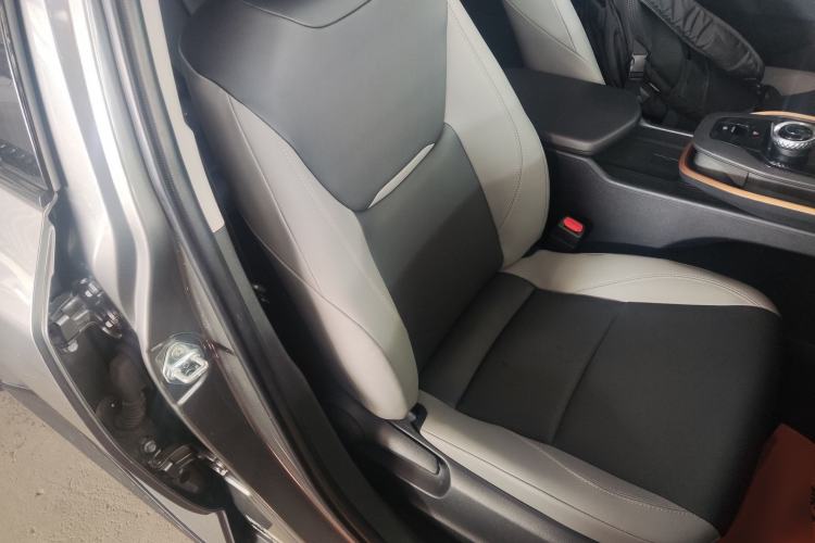Used Toyota bZ3 2023 616 km Long-Range PRO Right Front Seat