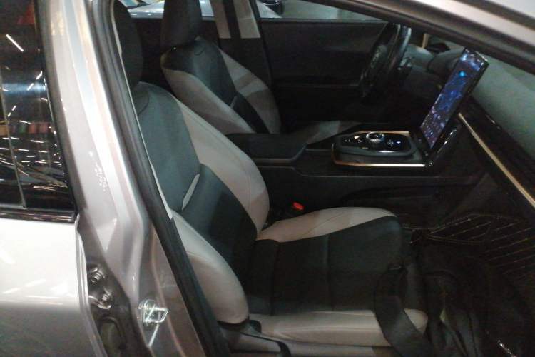Used Toyota bZ3 2023 517 km Elite PRO Right Front Seat