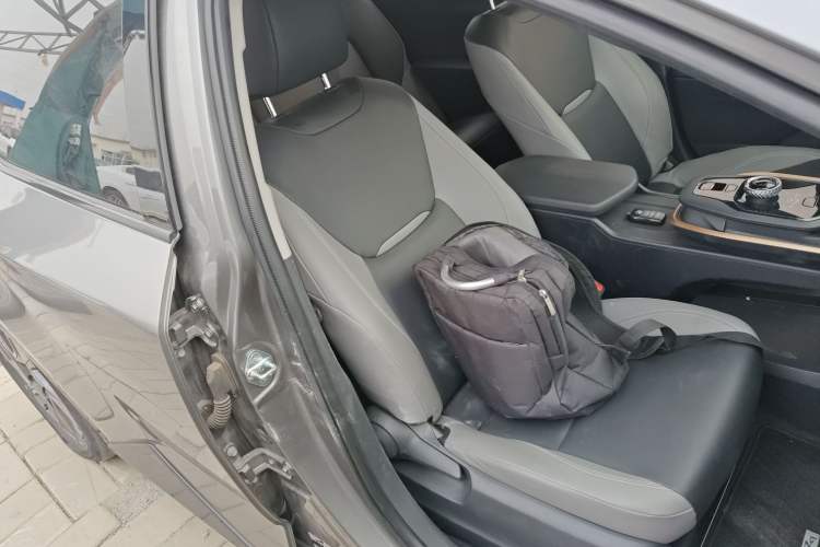Used Toyota bZ3 2023 616 km Long-Range PRO Right Front Seat