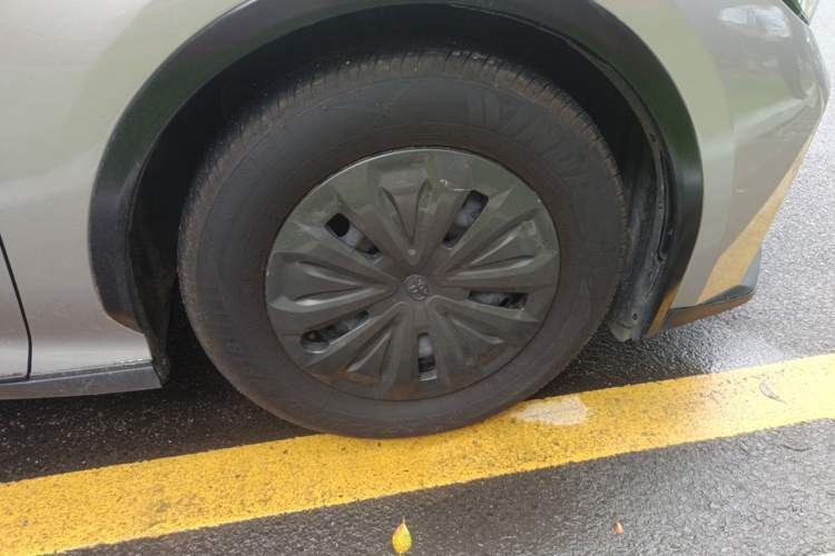 Used Toyota bZ3 2023 517 km Elite PRO Right Front Wheel Hub