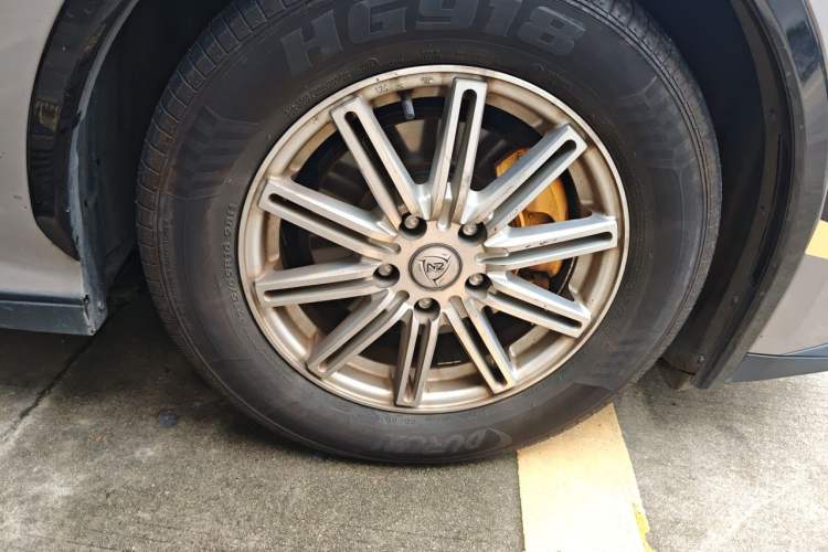 Used Toyota bZ3 2023 517 km Elite PRO Right Front Wheel Hub
