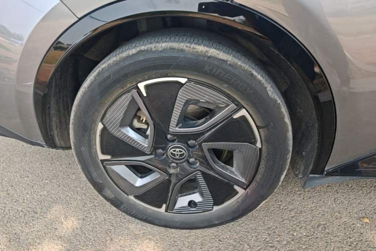 Used Toyota bZ3 2023 517 km Elite PRO Right Rear Wheel Hub