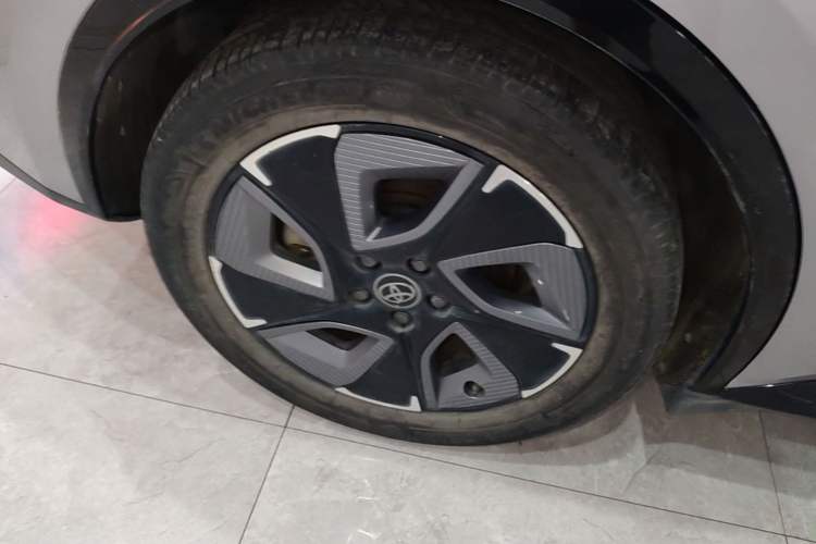Used Toyota bZ3 2023 517 km Elite PRO Right Rear Wheel Hub