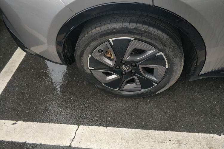 Used Toyota bZ3 2023 517 km Elite PRO Right Rear Wheel Hub