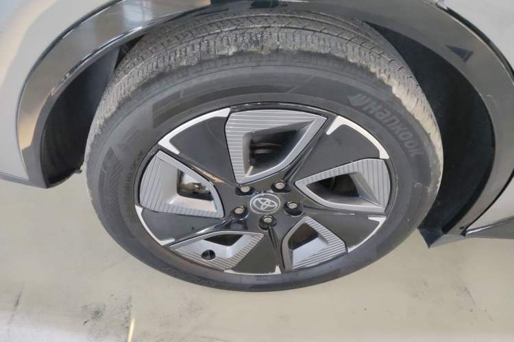 Used Toyota bZ3 2023 616 km Long-Range PRO Right Rear Wheel Hub