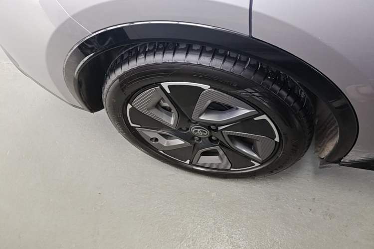 Used Toyota bZ3 2023 517 km Elite PRO Right Rear Wheel Hub