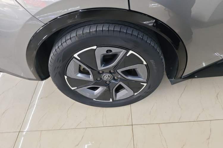 Used Toyota bZ3 2023 616 km Long-Range PRO Right Rear Wheel Hub