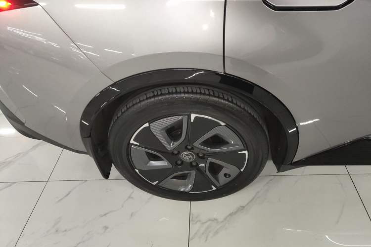 Used Toyota bZ3 2023 517 km Elite PRO Right Rear Wheel Hub