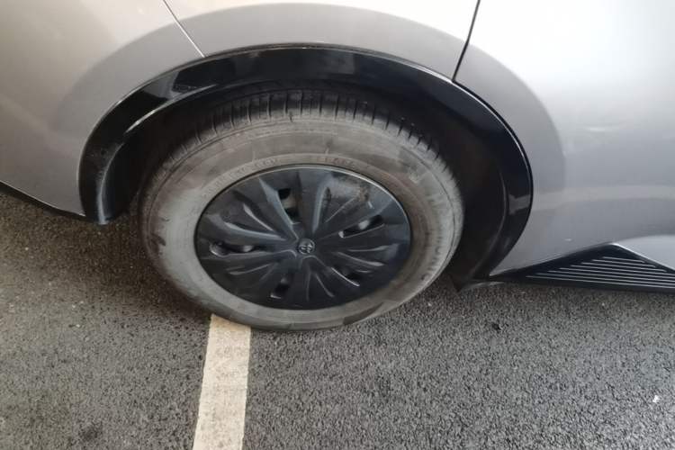 Used Toyota bZ3 2023 517 km Elite PRO Right Rear Wheel Hub