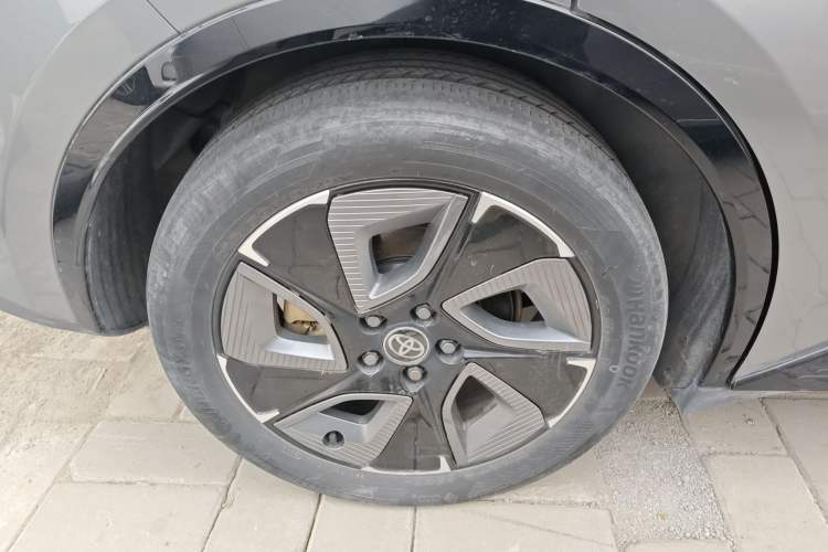 Used Toyota bZ3 2023 616 km Long-Range PRO Right Rear Wheel Hub