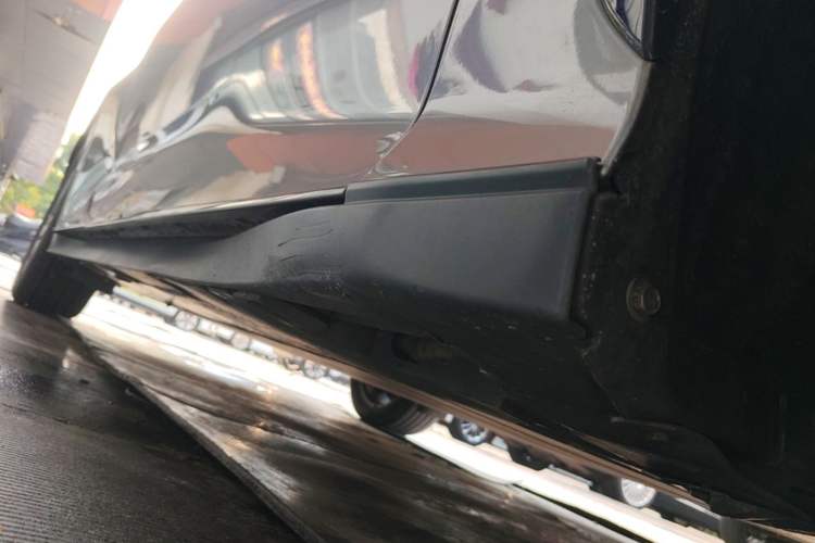Used Toyota bZ3 2023 616 km Long-Range PRO Right Side Sill