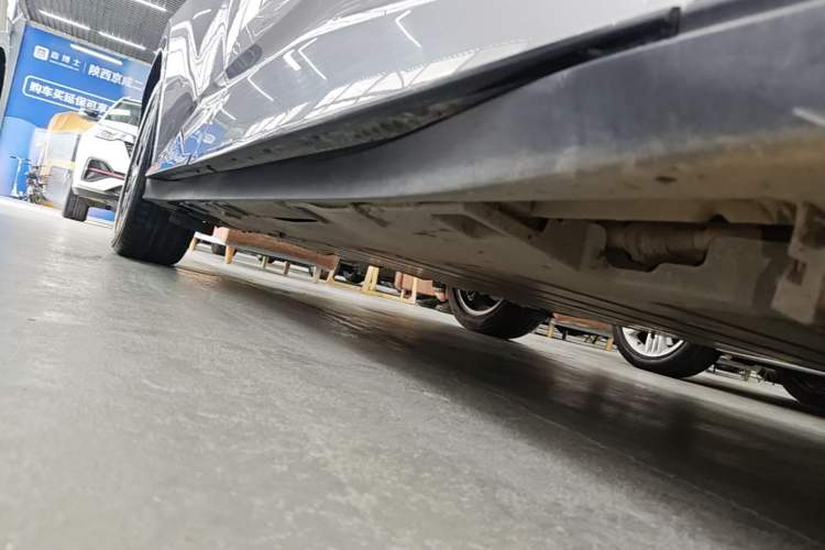 Used Toyota bZ3 2023 517 km Elite PRO Right Side Sill