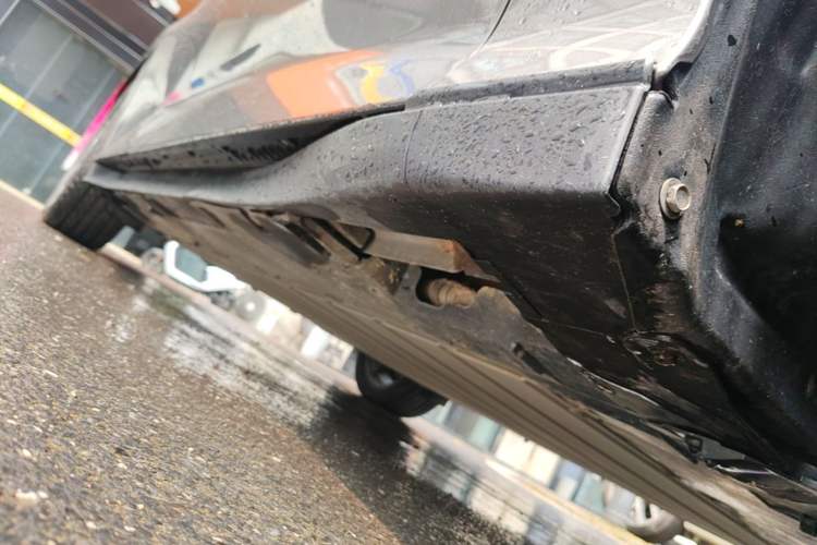 Used Toyota bZ3 2023 616 km Long-Range PRO Right Side Sill