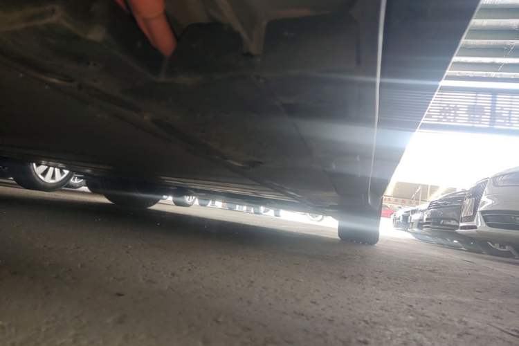 Used Toyota bZ3 2023 616 km Long-Range PRO Right Side Sill