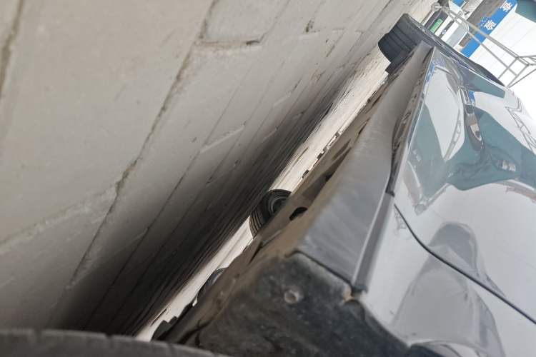 Used Toyota bZ3 2023 616 km Long-Range PRO Right Side Sill
