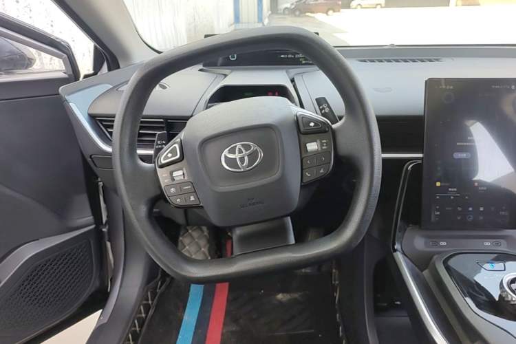 Used Toyota bZ3 2023 517 km Elite PRO Steering Wheel