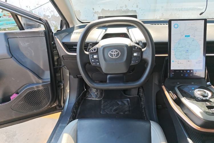 Used Toyota bZ3 2023 616 km Long-Range PRO Steering Wheel