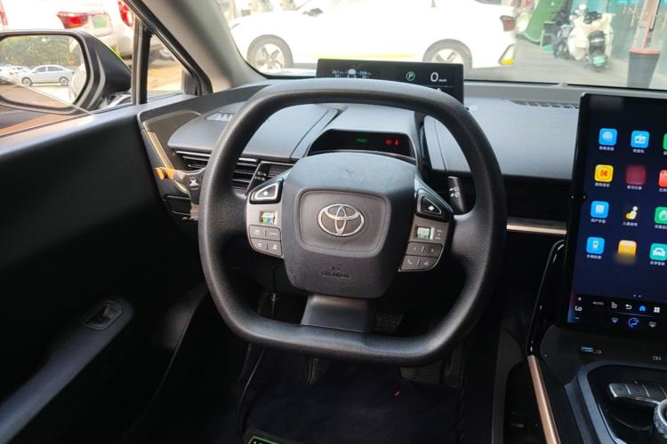 Used Toyota bZ3 2023 616 km Long-Range PRO Steering Wheel