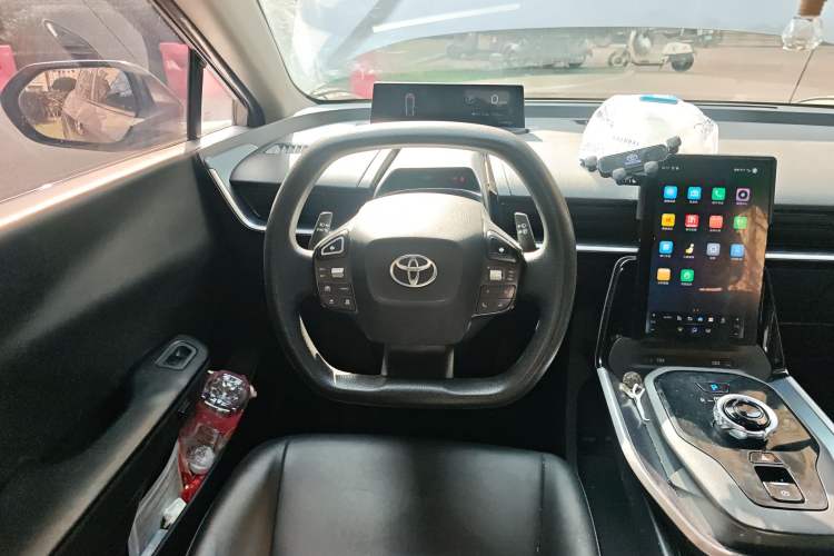 Used Toyota bZ3 2023 517 km Elite PRO Steering Wheel
