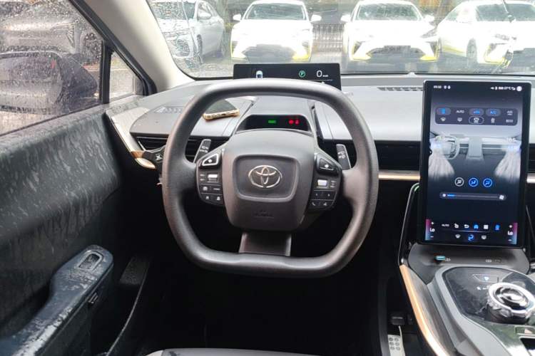 Used Toyota bZ3 2023 616 km Long-Range PRO Steering Wheel