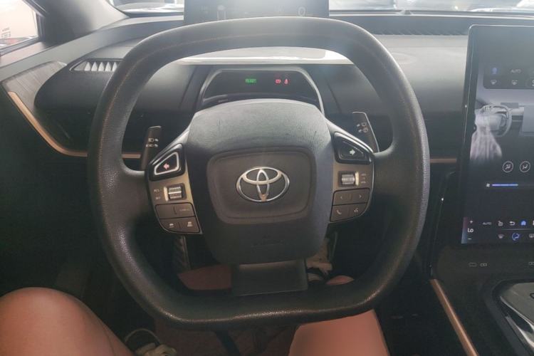 Used Toyota bZ3 2023 616 km Long-Range PRO Steering Wheel