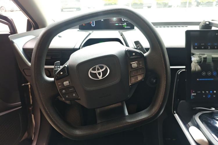 Used Toyota bZ3 2023 517 km Elite PRO Steering Wheel