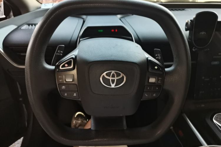 Used Toyota bZ3 2023 517 km Elite PRO Steering Wheel