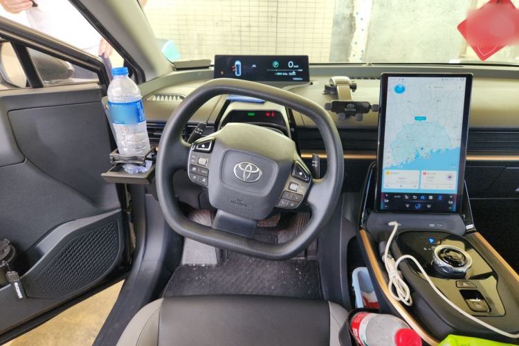 Used Toyota bZ3 2023 616 km Long-Range PRO Steering Wheel