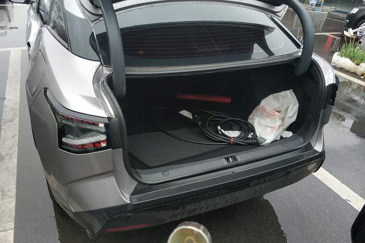 Used Toyota bZ3 2023 517 km Elite PRO Trunk