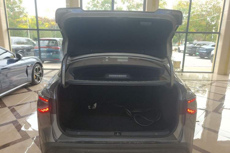 Used Toyota bZ3 2023 616 km Long-Range PRO Trunk