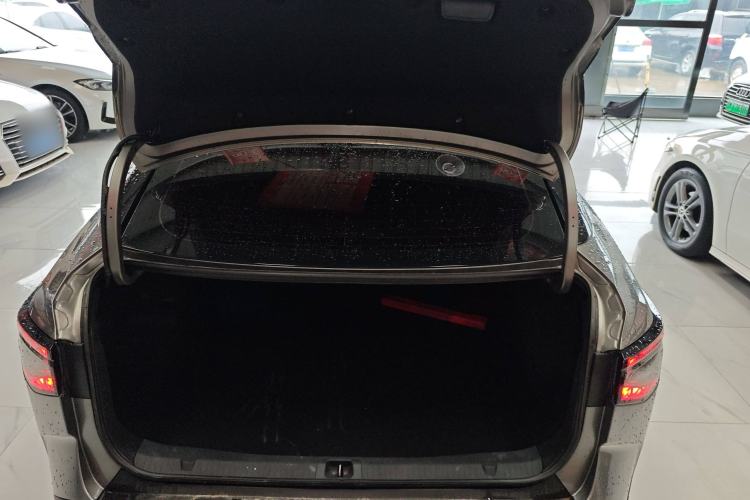 Used Toyota bZ3 2023 517 km Elite PRO Trunk